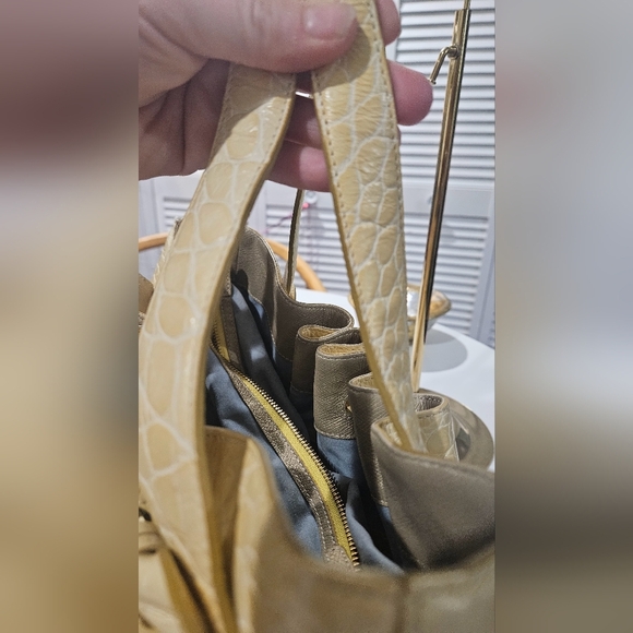 VINTAGE BRAHMIN Elizabeth Grotto Drawstring Shoulder Bag In Pastel Yellow - Picture 11 of 15